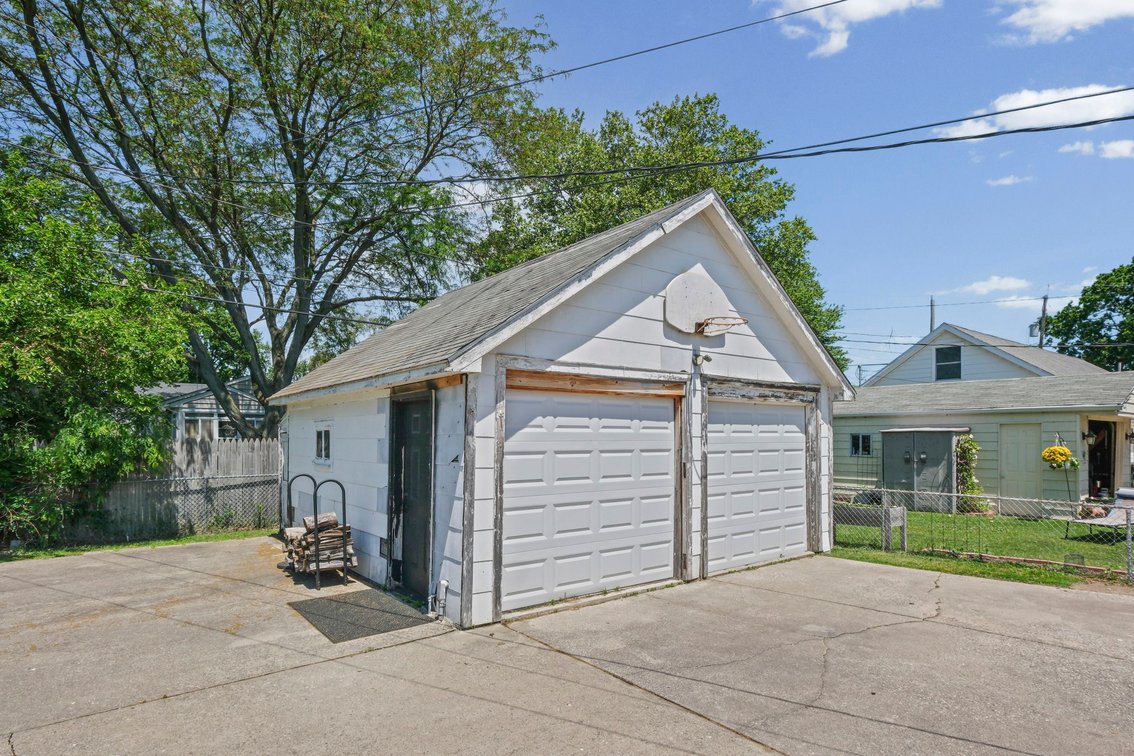 Image for MINIMUM BID AUCTION $99,000! 2559 106th St