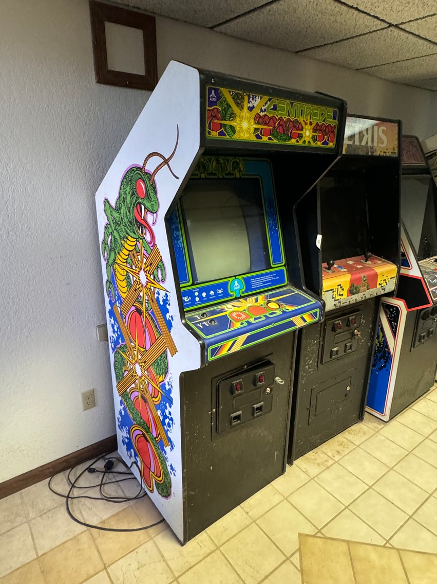 Image for ARCADE GAMES, BASKETS, TOOLS, FURNITURE AND HOUSEHOLD ITEMS ONLINE ONLY AUCTION