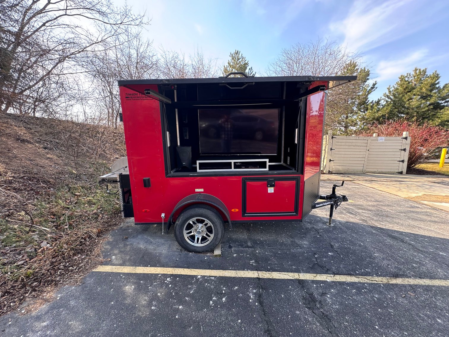 Image for TOWABLE TAILGATE TRAILER ONLINE ONLY AUCTION