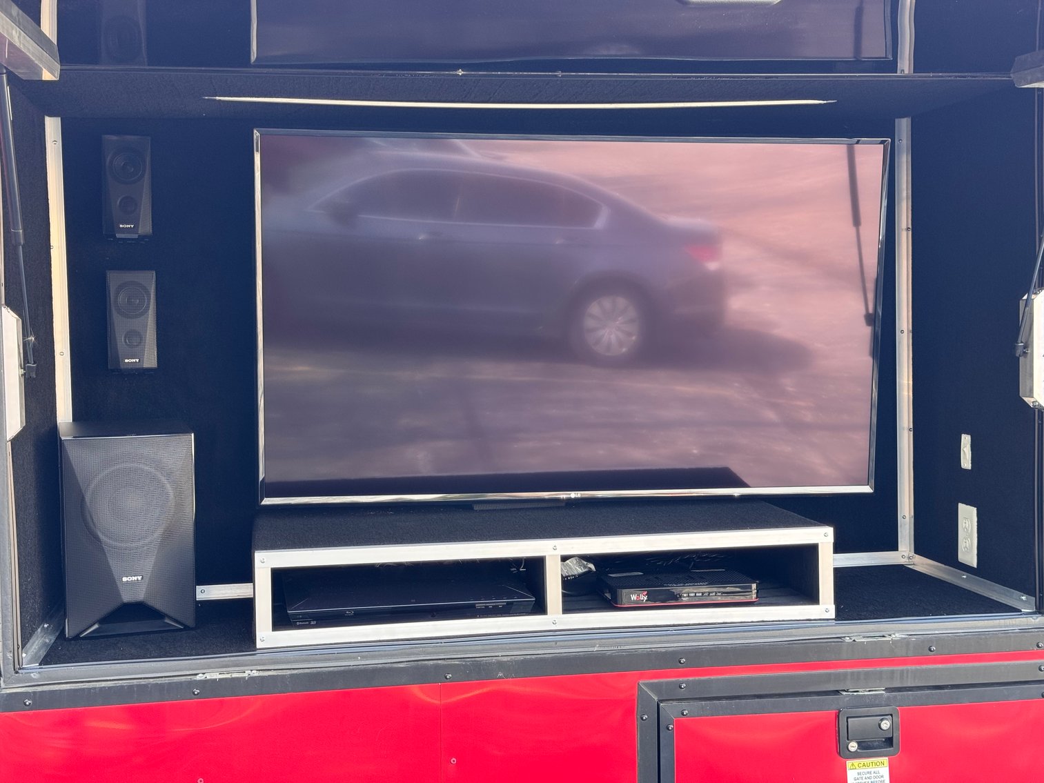 Image for TOWABLE TAILGATE TRAILER ONLINE ONLY AUCTION