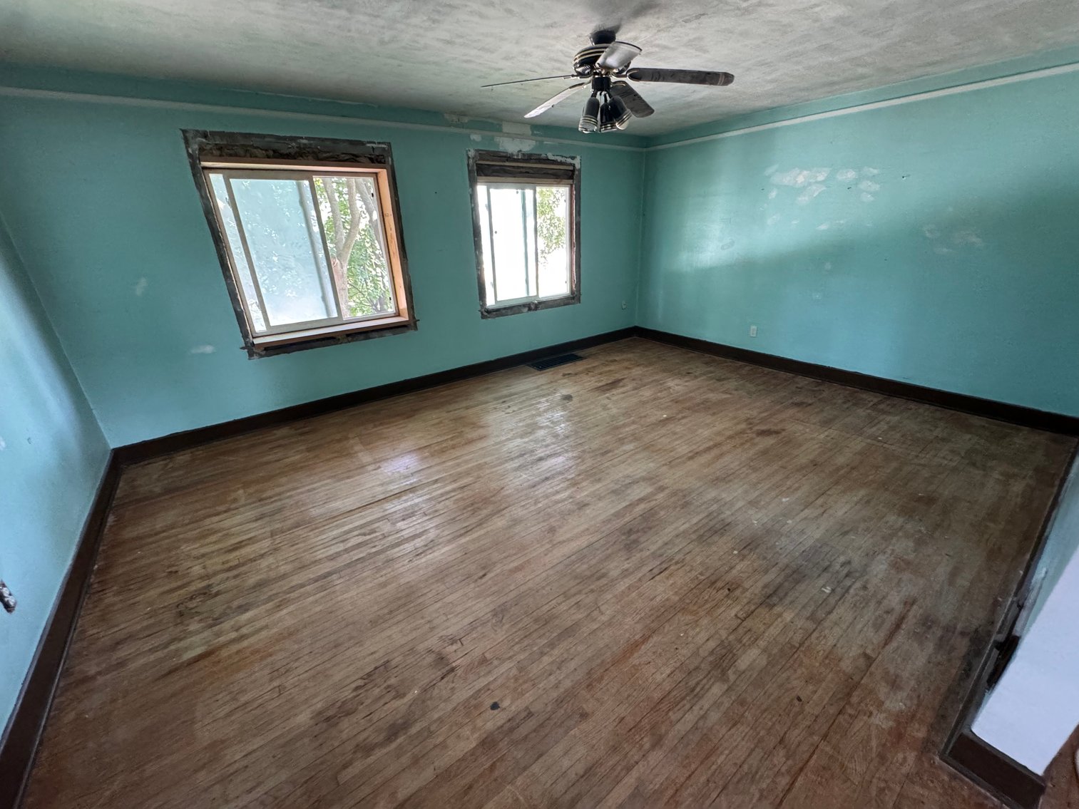 Image for MINIMUM BID AUCTION $59,000! 202 E Union St