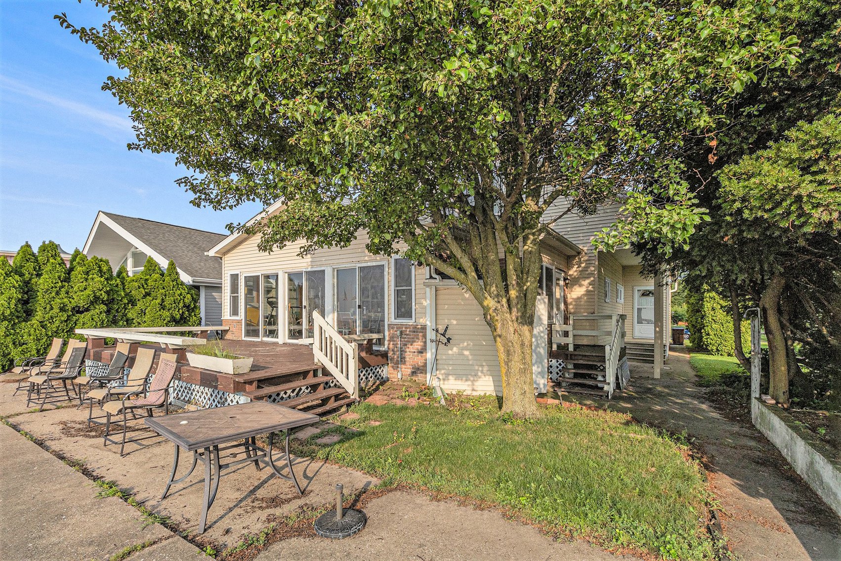 Image for MINIMUM BID AUCTION $425,000! 12294 Lakeshore Dr