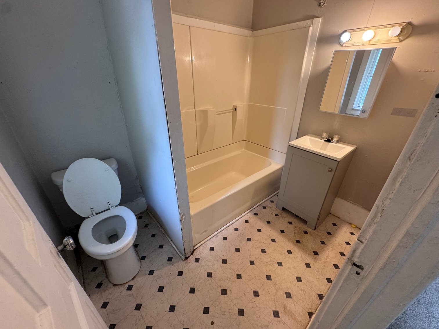 Image for MINIMUM BID AUCTION $79,000! 4138 Lewis Ave