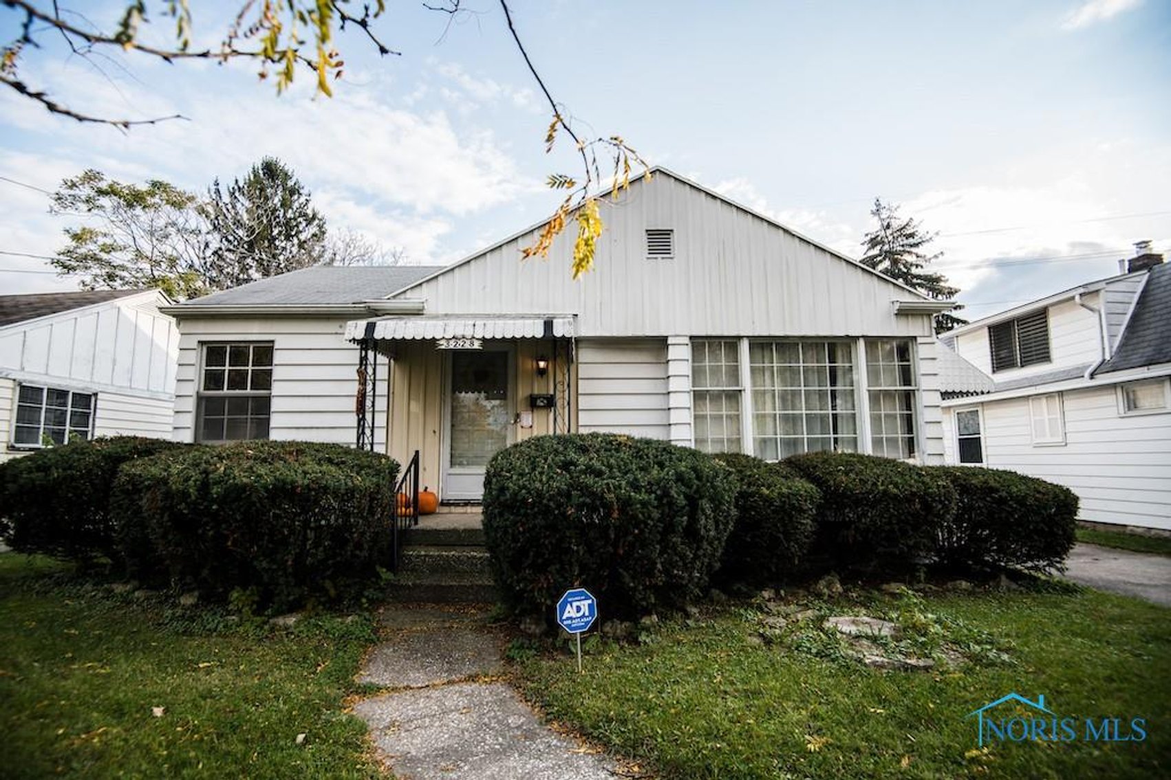 Image for SOLD PRIOR TO AUCTION! 3228 Manhattan