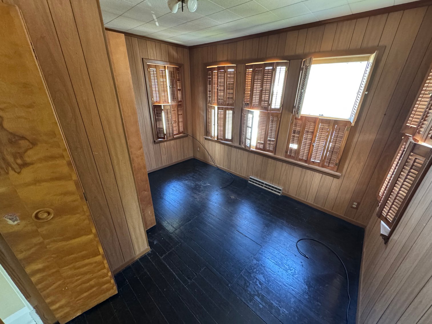 Image for MINIMUM BID AUCTION $39,000! 576 Bronx Dr