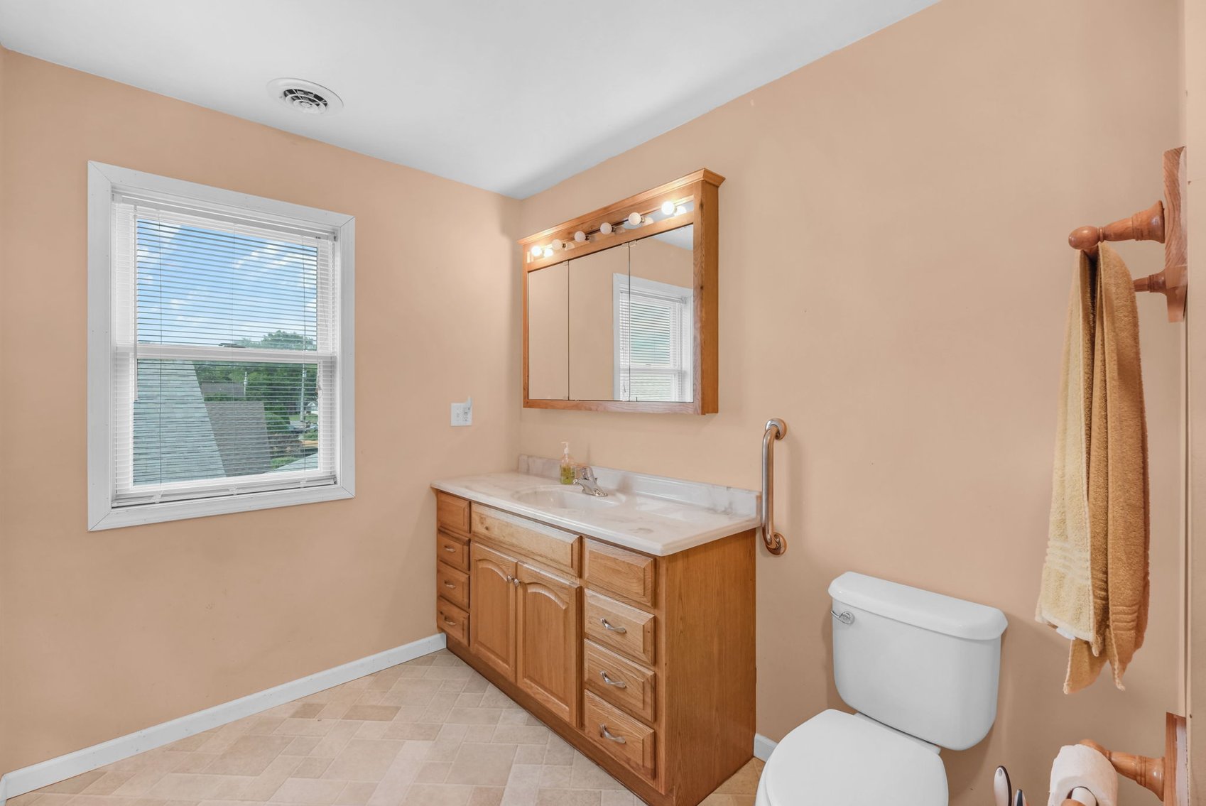 Image for MINIMUM BID AUCTION $425,000! 12294 Lakeshore Dr