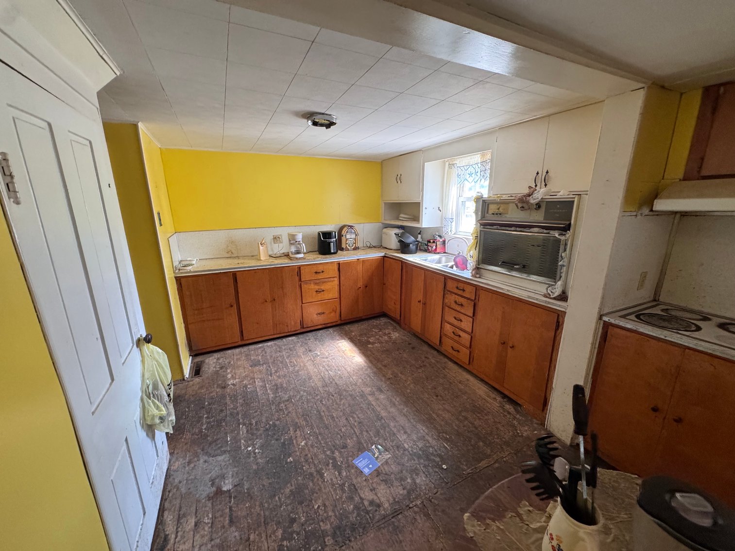 Image for MINIMUM BID AUCTION $30,000! 725 Sheffield