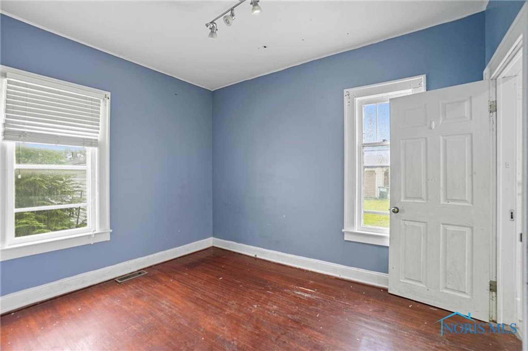 Image for MINIMUM BID AUCTION $149,000! 325 Greenlawn Ave