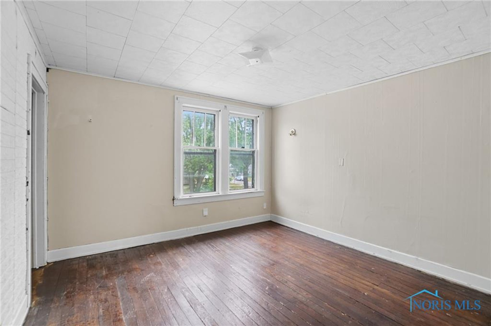 Image for MINIMUM BID AUCTION $149,000! 325 Greenlawn Ave