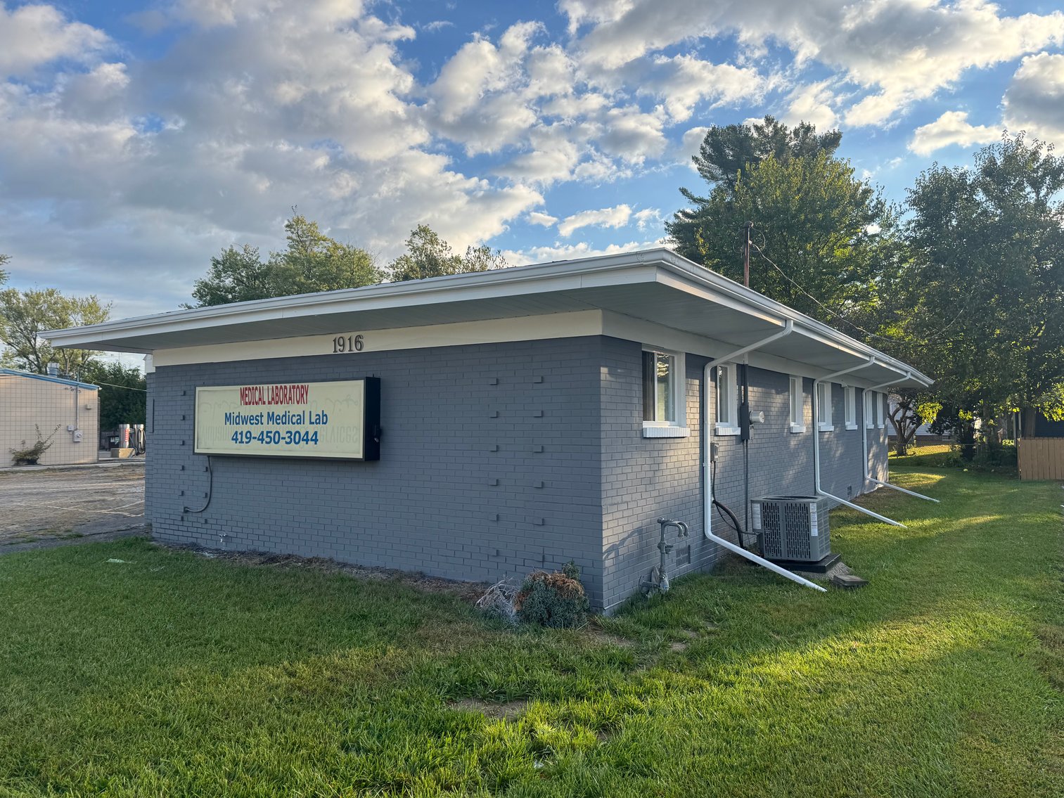 Image for MINIMUM BID AUCTION $99,000! 1916 N Reynolds Rd