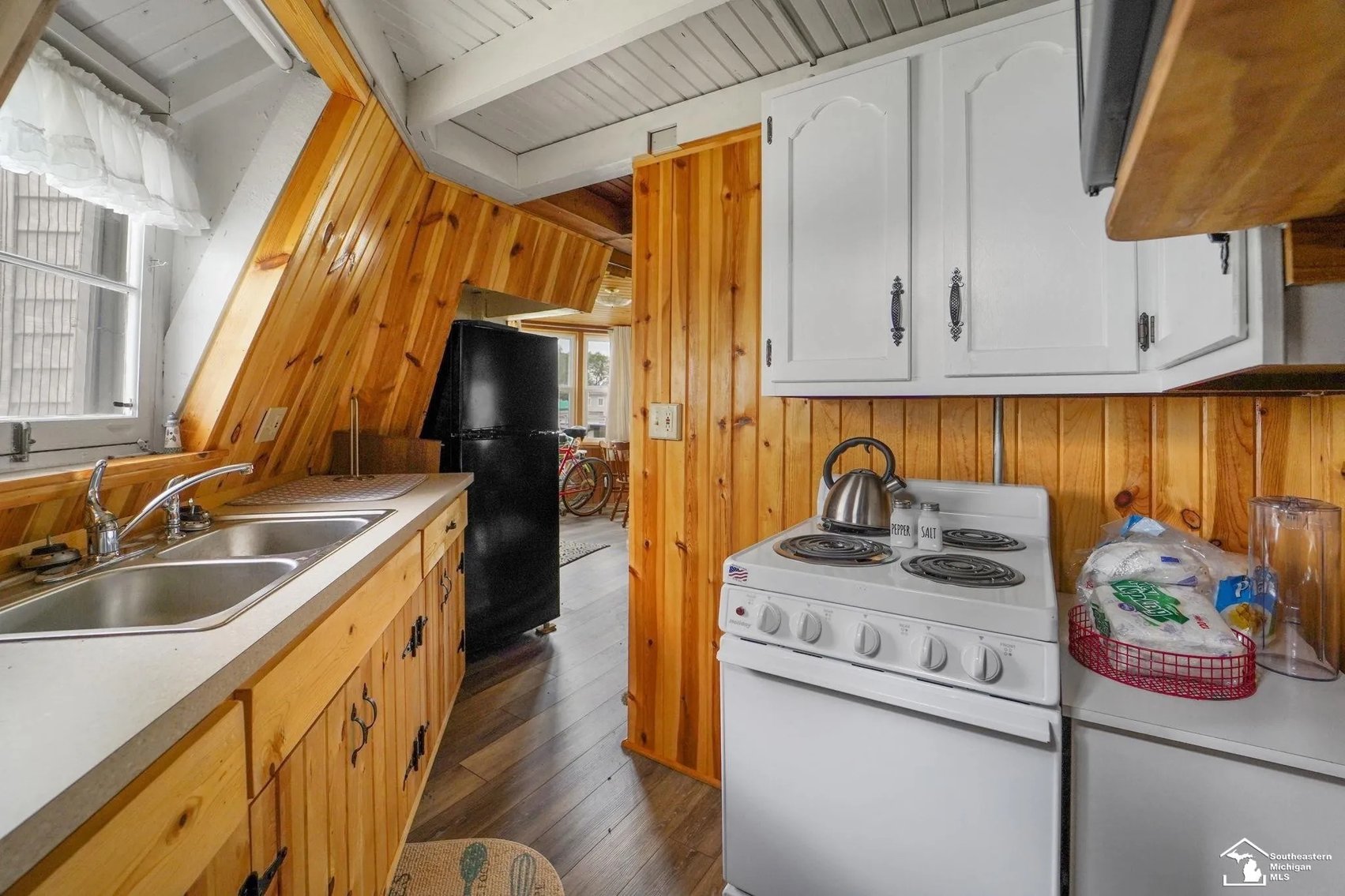 Image for ONLINE ONLY REAL ESTATE AUCTION! 2875 Round Lake Hwy