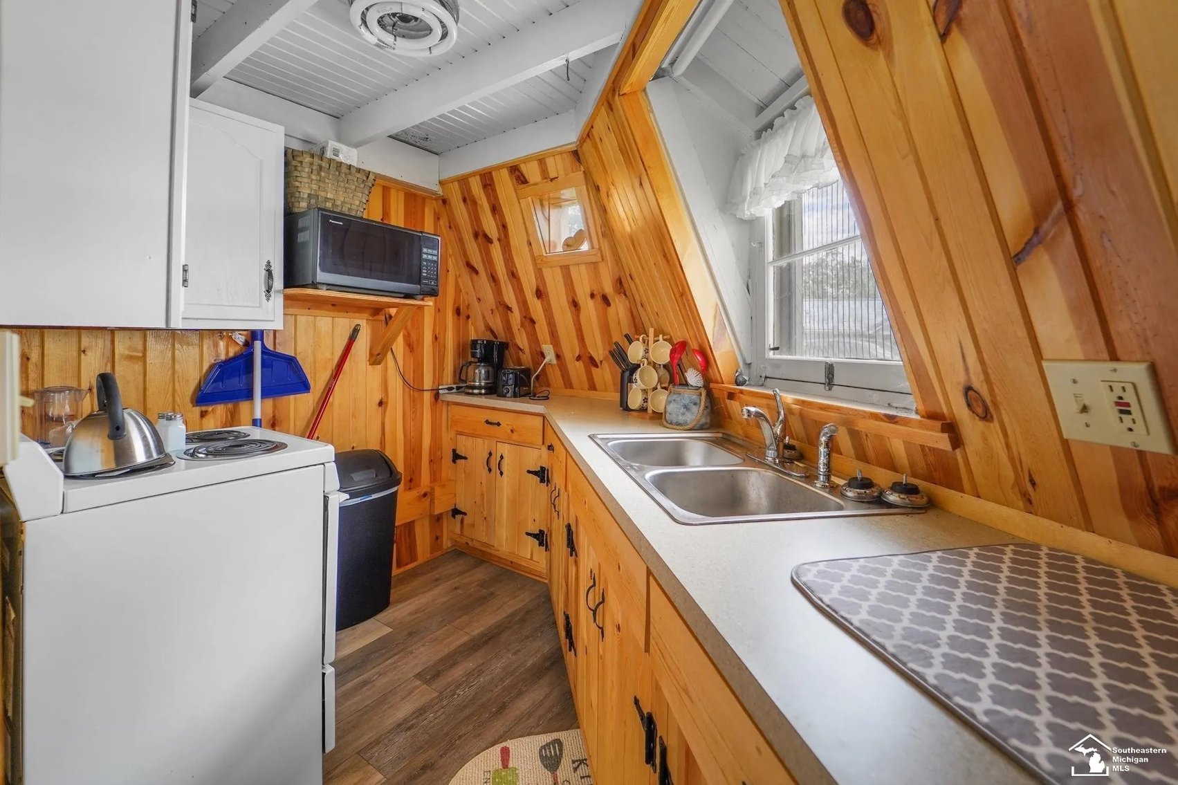 Image for ONLINE ONLY REAL ESTATE AUCTION! 2875 Round Lake Hwy