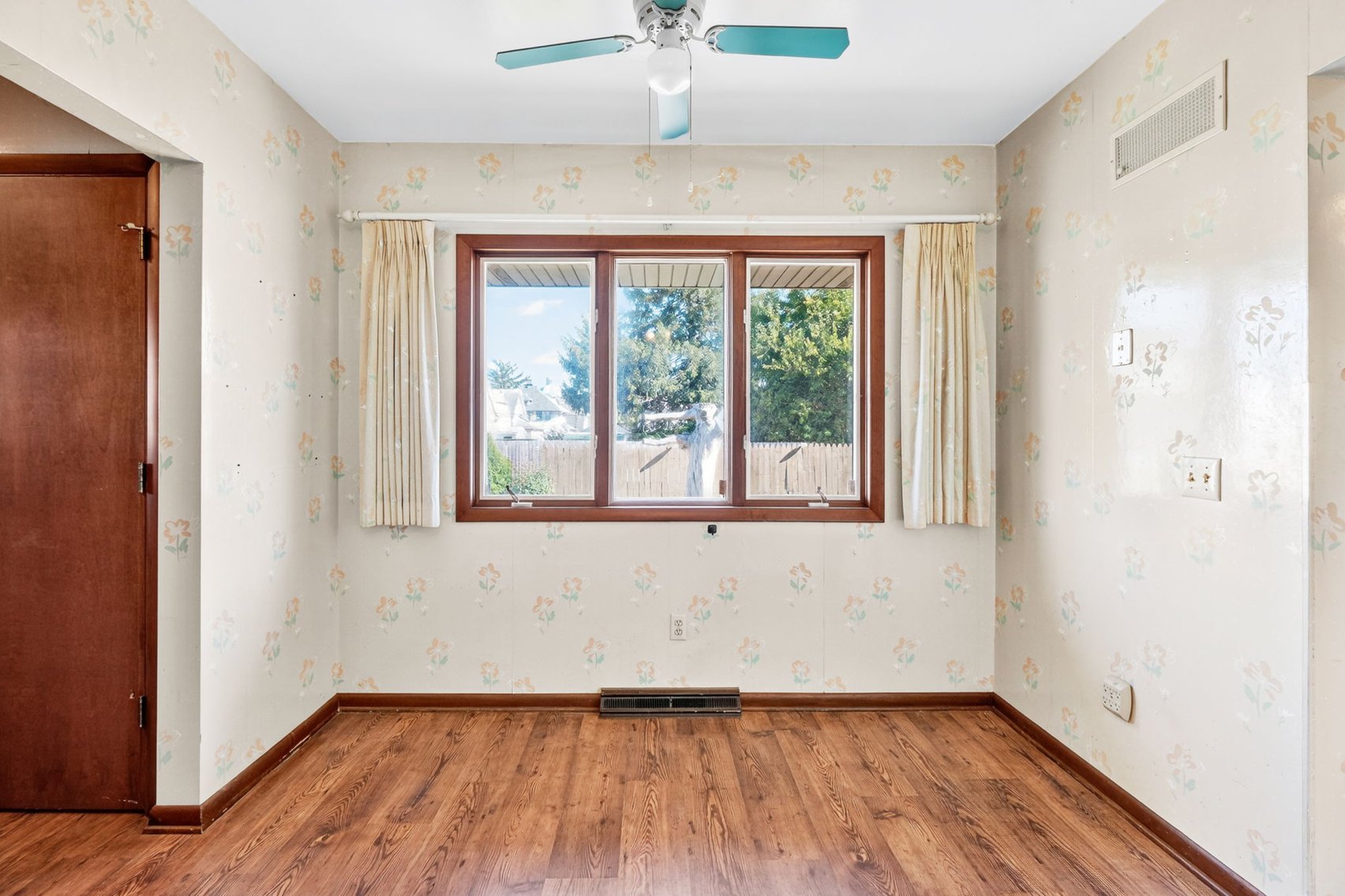 Image for MINIMUM BID AUCTION $99,000! 611 Miami St