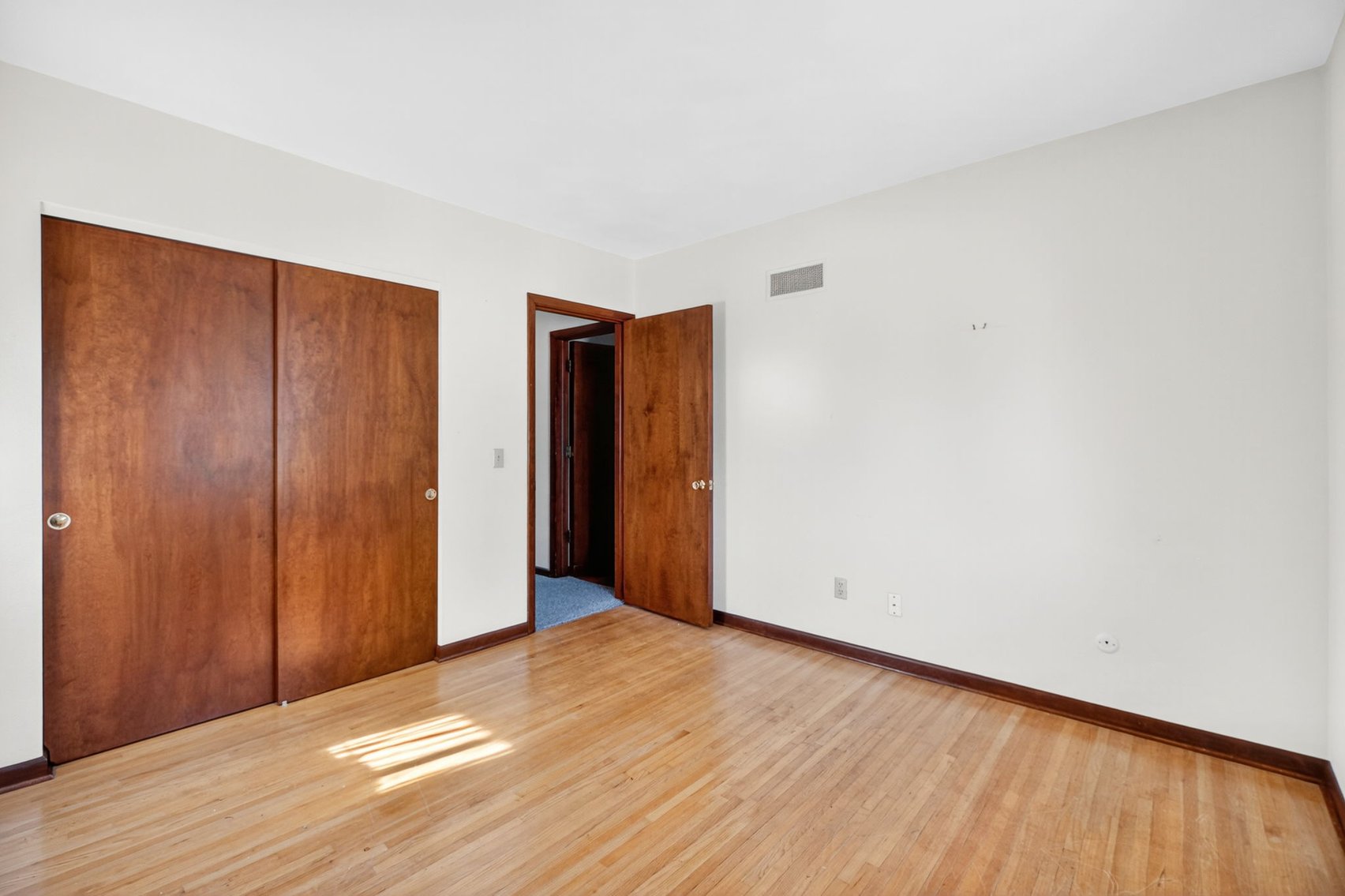 Image for MINIMUM BID AUCTION $99,000! 611 Miami St