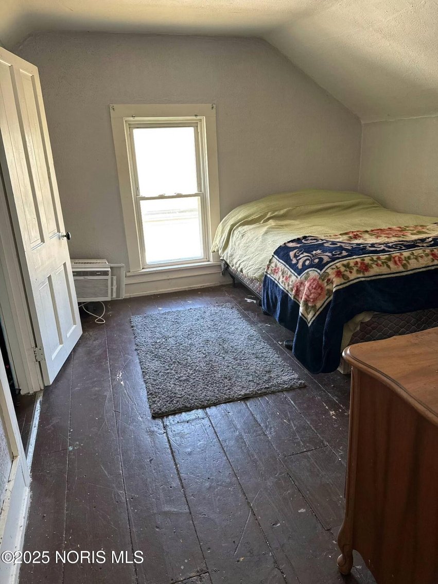 Image for MINIMUM BID AUCTION $70,000! 227 Wabash St