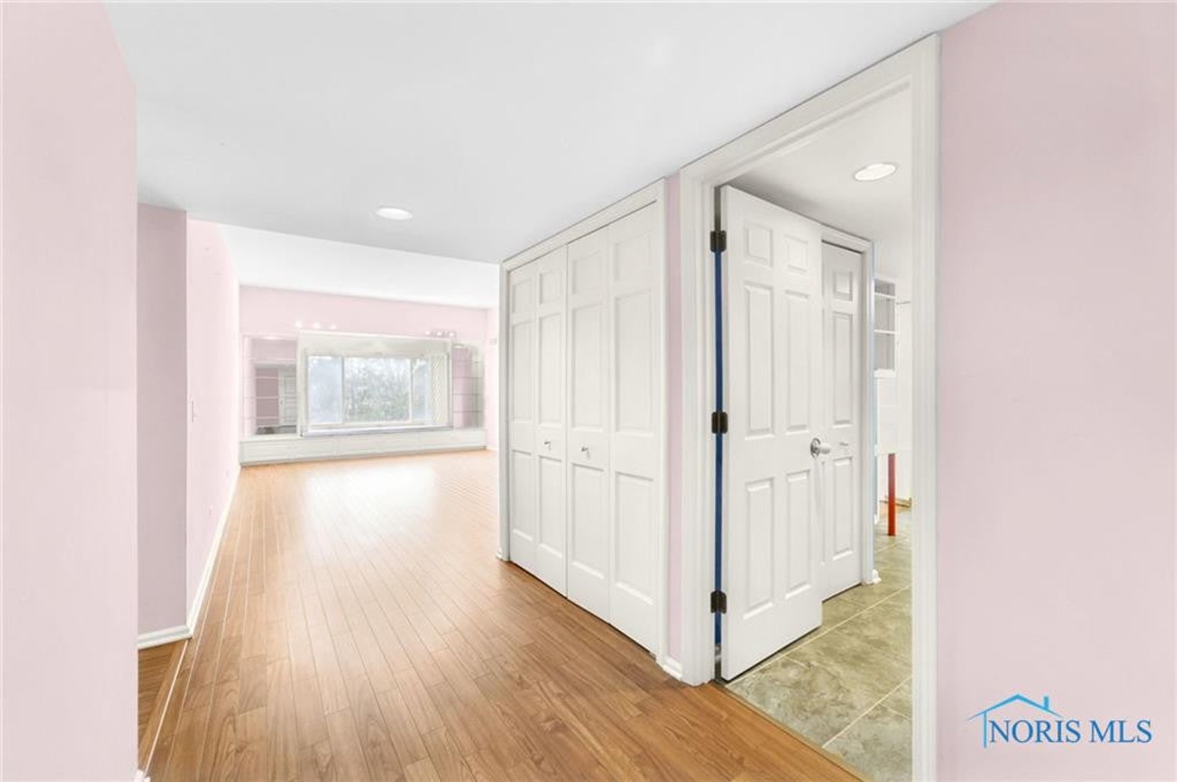 Image for MINIMUM BID AUCTION $110,000! 4343 W. Bancroft St # 4G