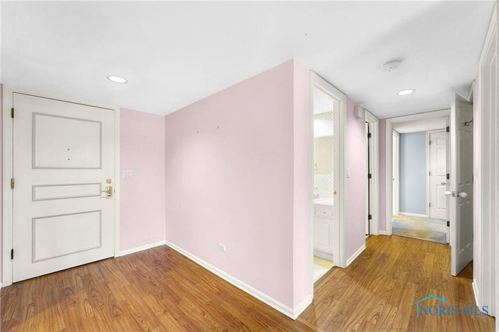 Image for MINIMUM BID AUCTION $110,000! 4343 W. Bancroft St # 4G