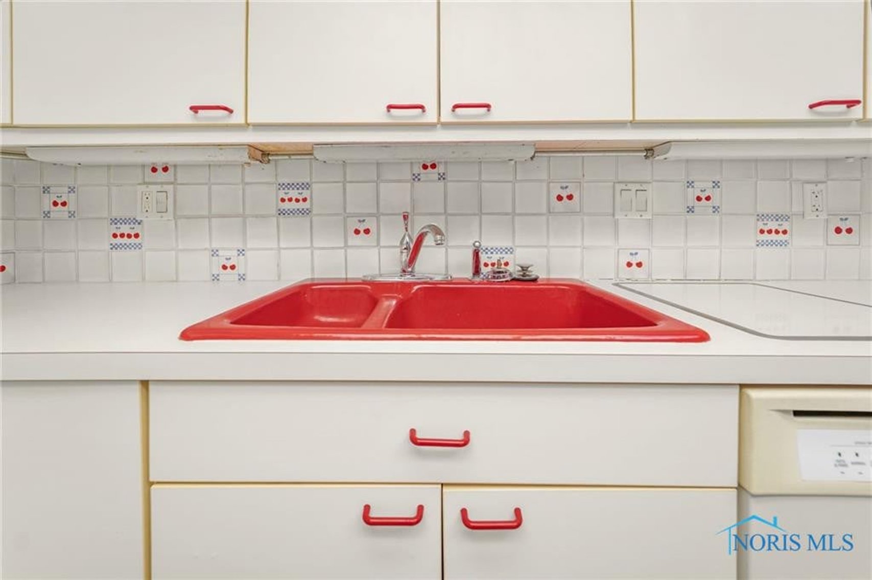 Image for MINIMUM BID AUCTION $110,000! 4343 W. Bancroft St # 4G