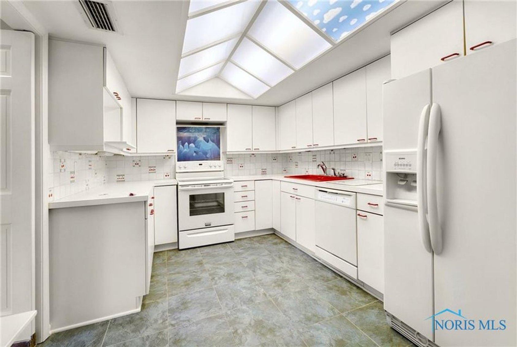 Image for MINIMUM BID AUCTION $110,000! 4343 W. Bancroft St # 4G