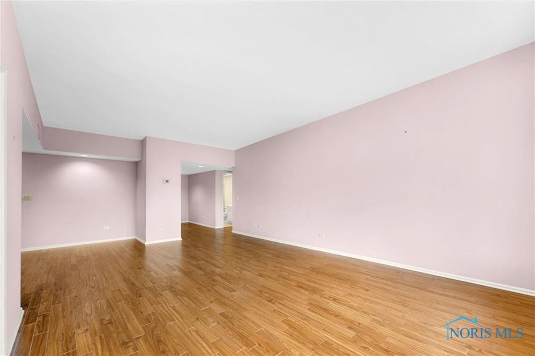 Image for MINIMUM BID AUCTION $110,000! 4343 W. Bancroft St # 4G