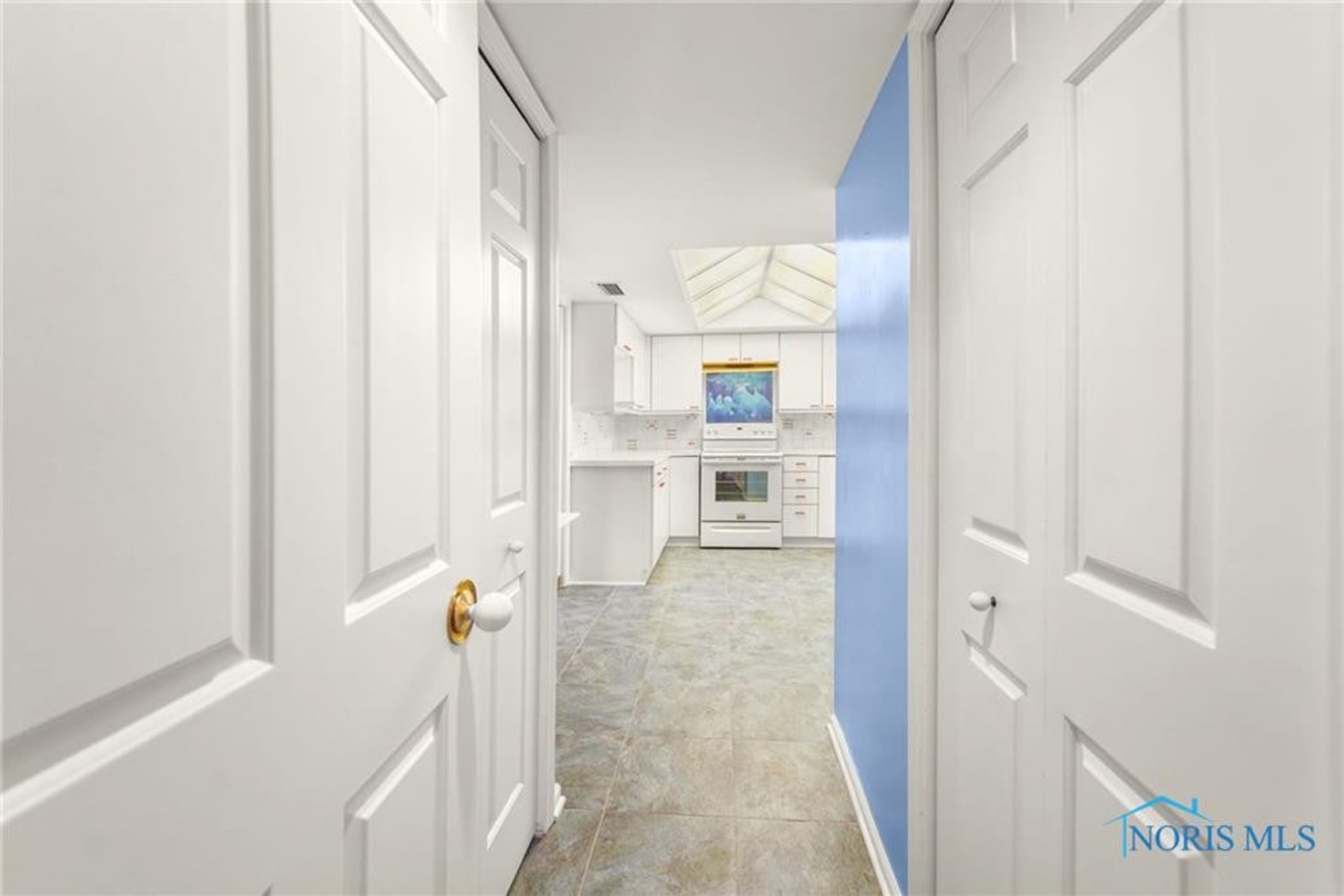 Image for MINIMUM BID AUCTION $110,000! 4343 W. Bancroft St # 4G