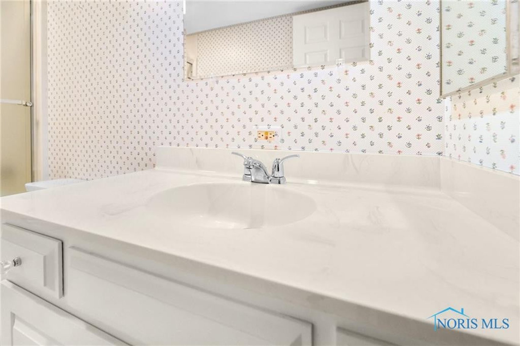 Image for MINIMUM BID AUCTION $110,000! 4343 W. Bancroft St # 4G