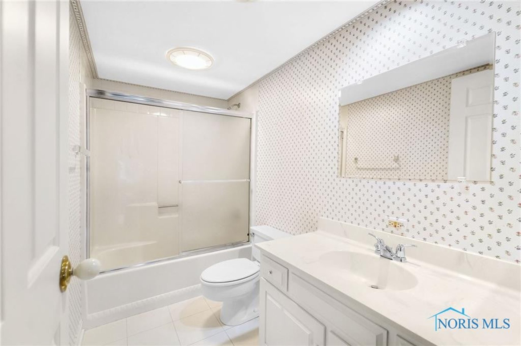 Image for MINIMUM BID AUCTION $110,000! 4343 W. Bancroft St # 4G