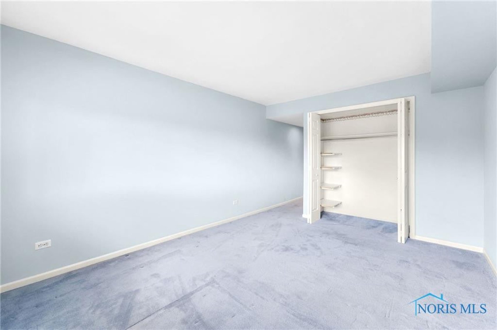 Image for MINIMUM BID AUCTION $110,000! 4343 W. Bancroft St # 4G