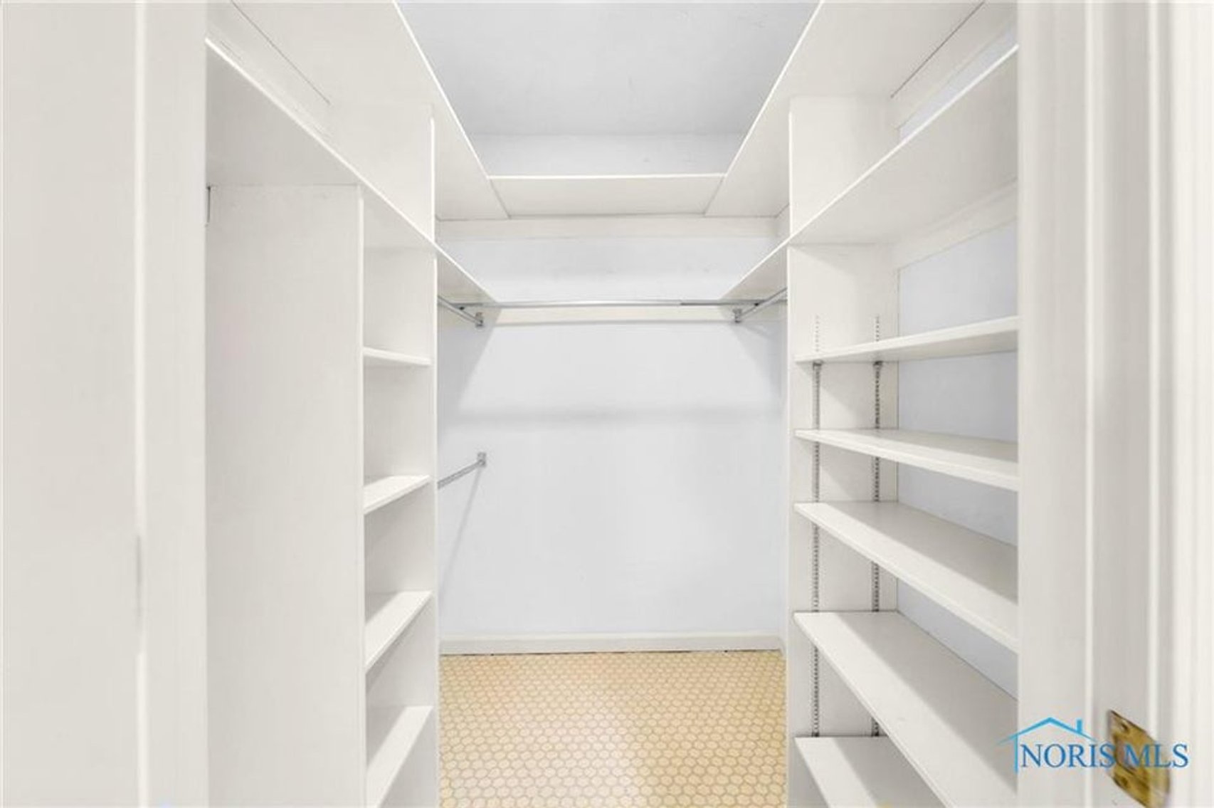 Image for MINIMUM BID AUCTION $110,000! 4343 W. Bancroft St # 4G