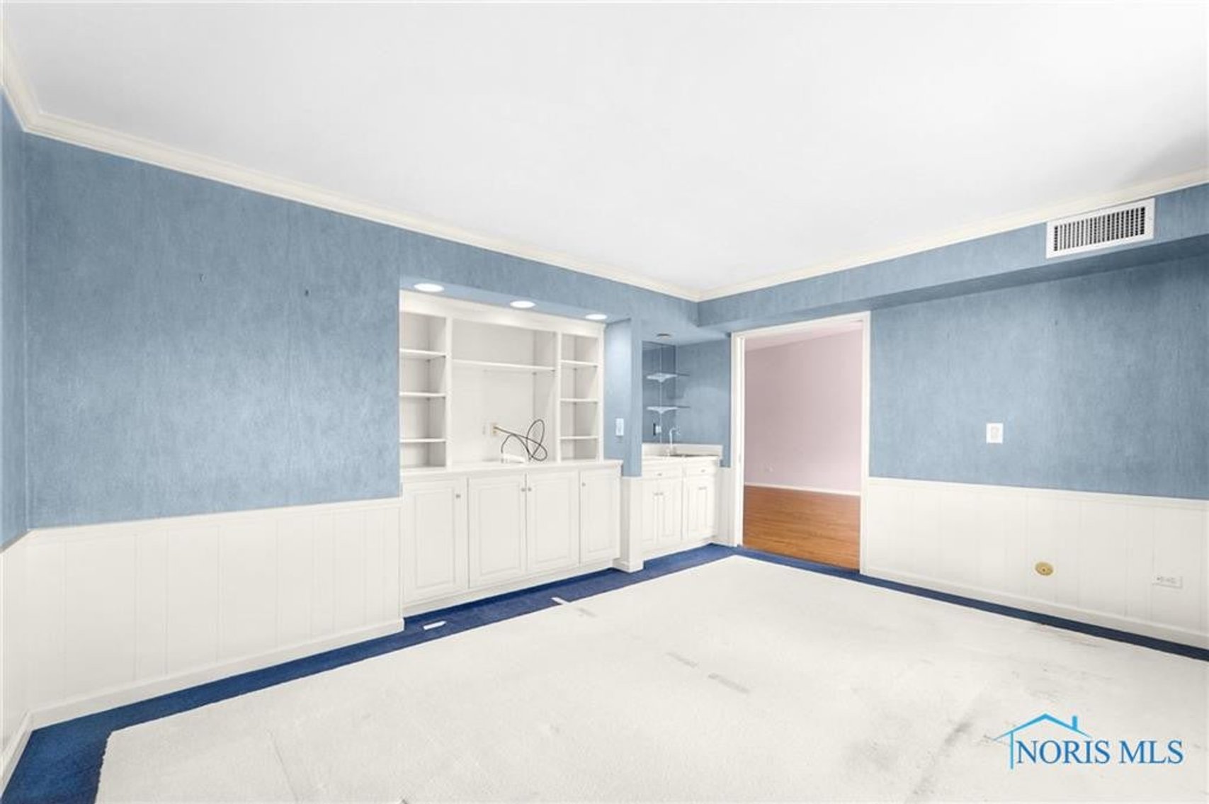 Image for MINIMUM BID AUCTION $110,000! 4343 W. Bancroft St # 4G