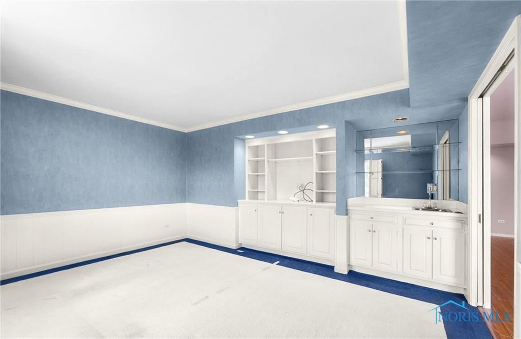 Image for MINIMUM BID AUCTION $110,000! 4343 W. Bancroft St # 4G