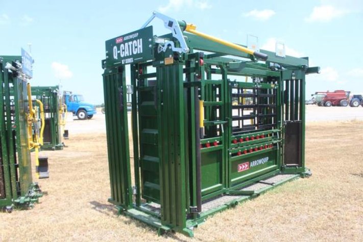 Image for Arrowquip 8700LH Manual Chute w/ Vet Cage