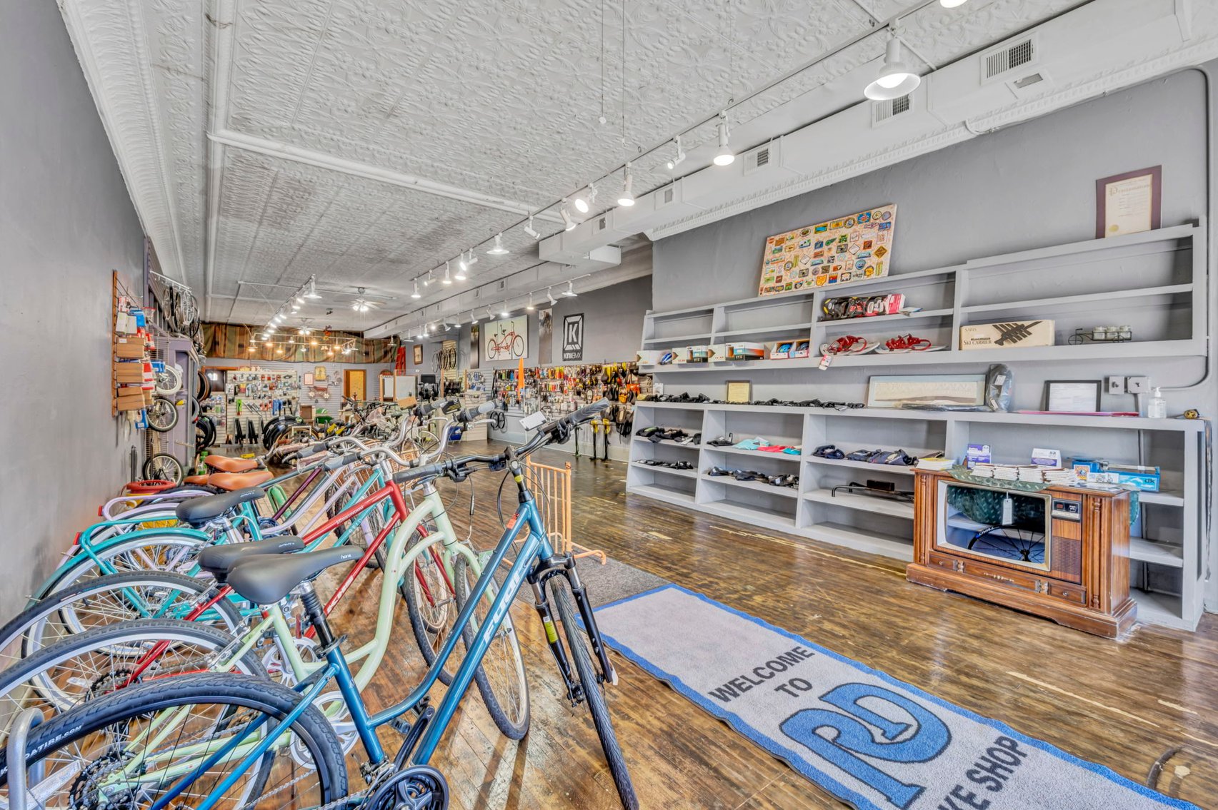 Image for 6050 SF Mixed-Use Retail / 2BR Apartment