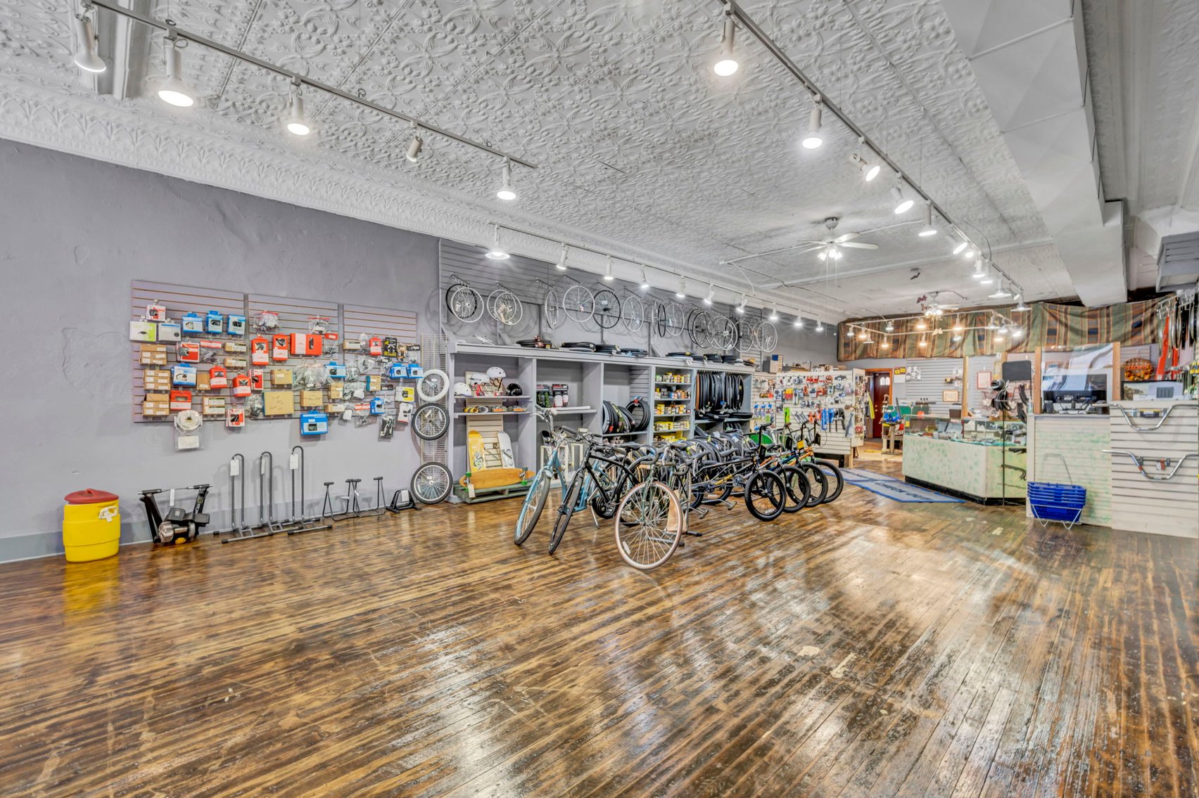 Image for 6050 SF Mixed-Use Retail / 2BR Apartment