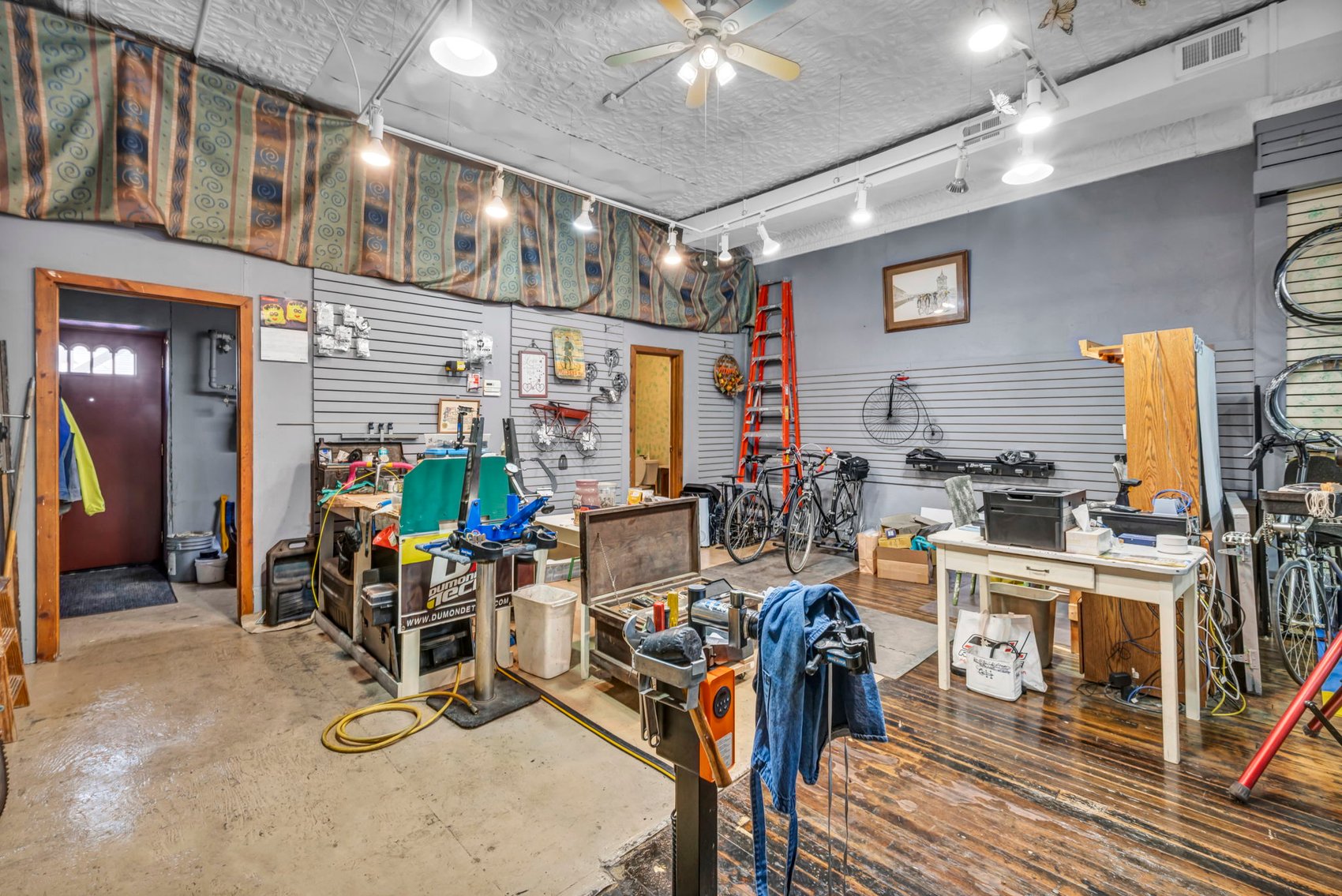 Image for 6050 SF Mixed-Use Retail / 2BR Apartment