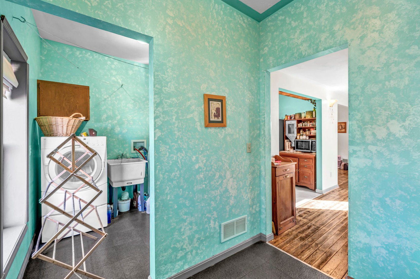 Image for 6050 SF Mixed-Use Retail / 2BR Apartment