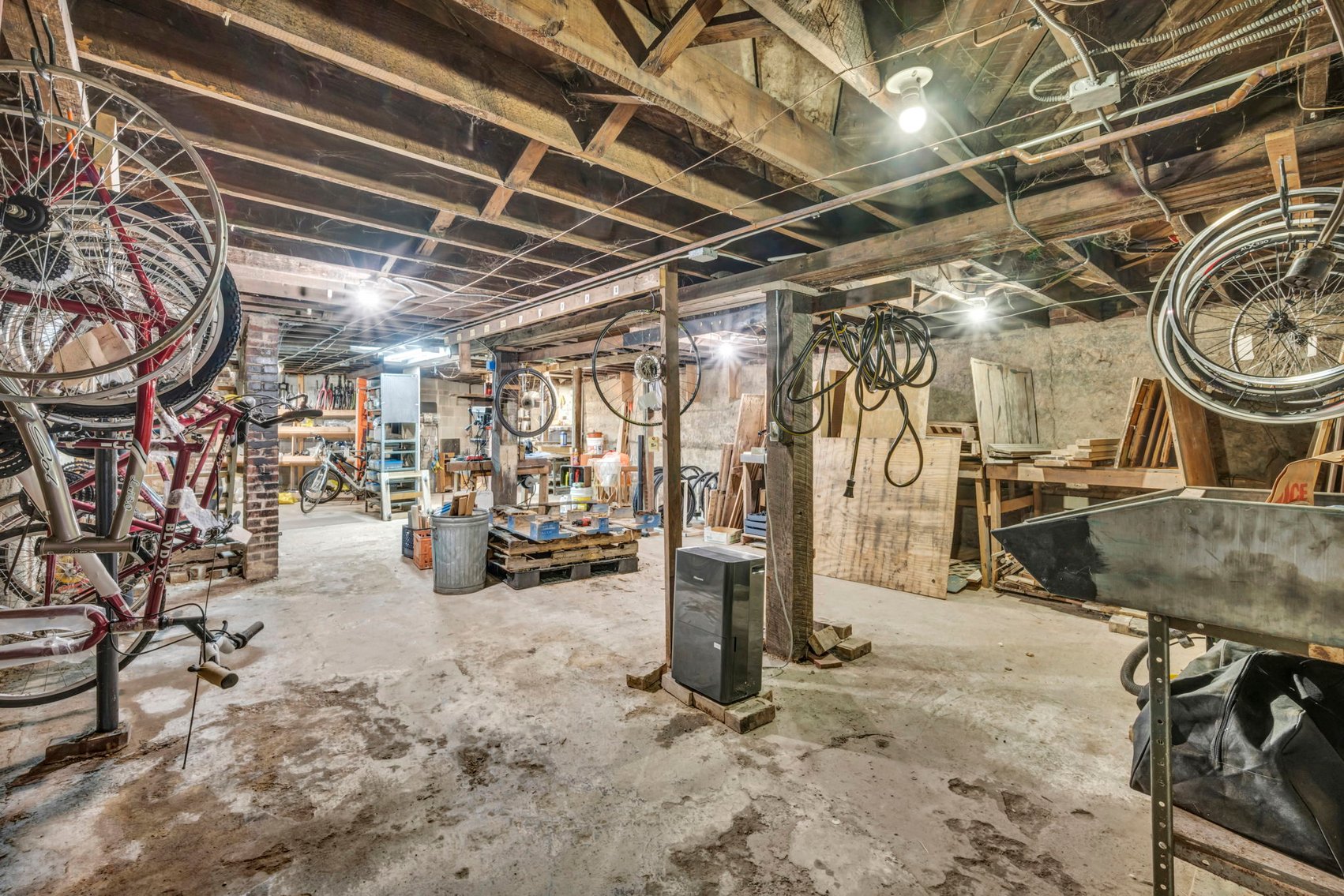 Image for 6050 SF Mixed-Use Retail / 2BR Apartment