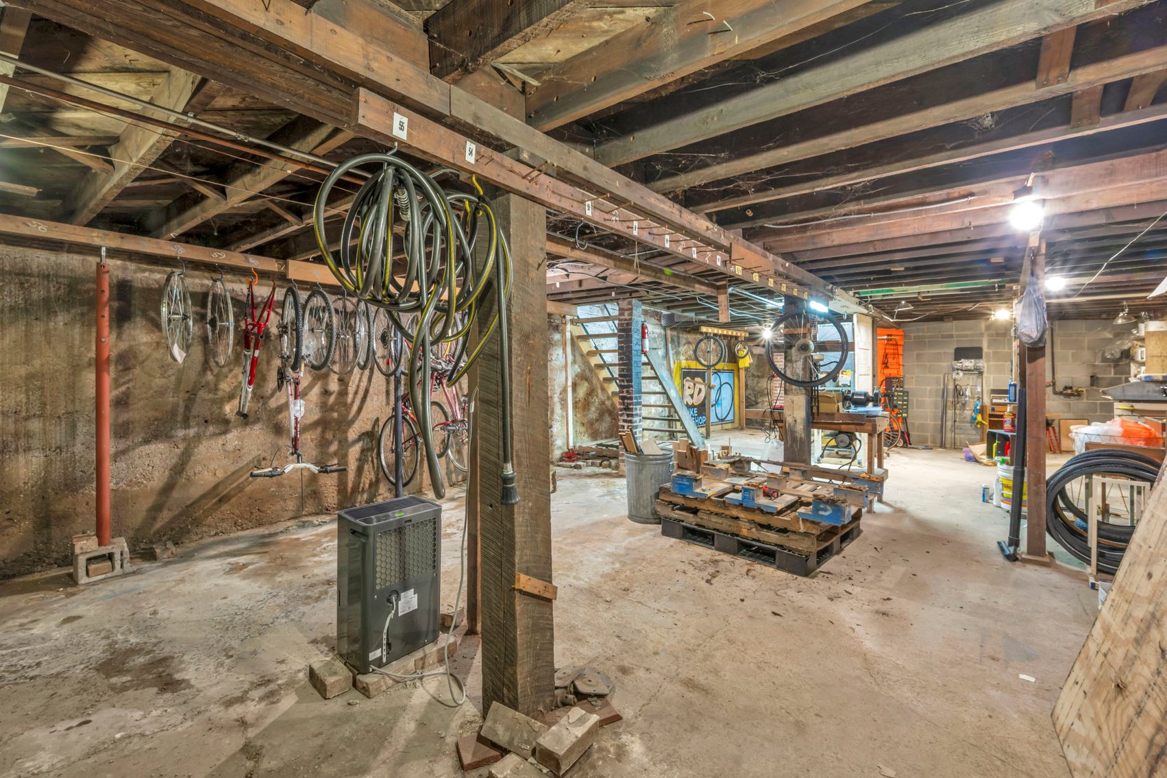 Image for 6050 SF Mixed-Use Retail / 2BR Apartment