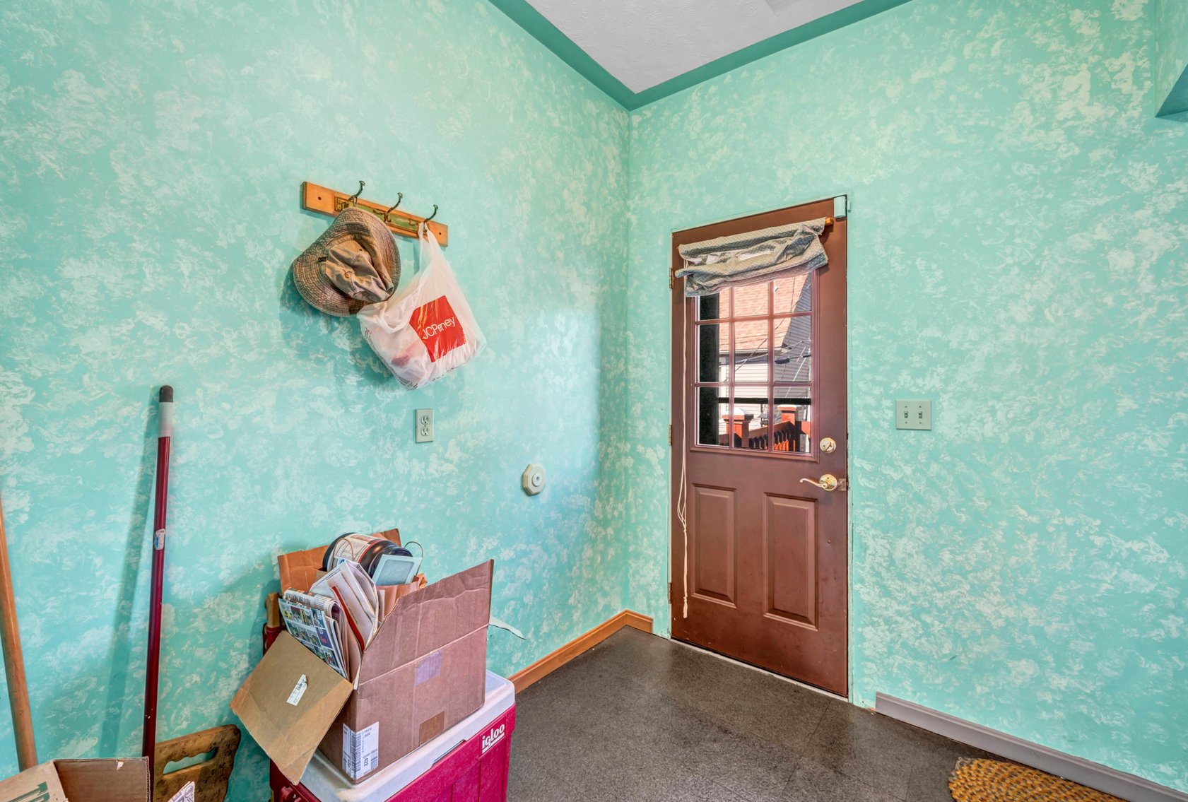 Image for 6050 SF Mixed-Use Retail / 2BR Apartment