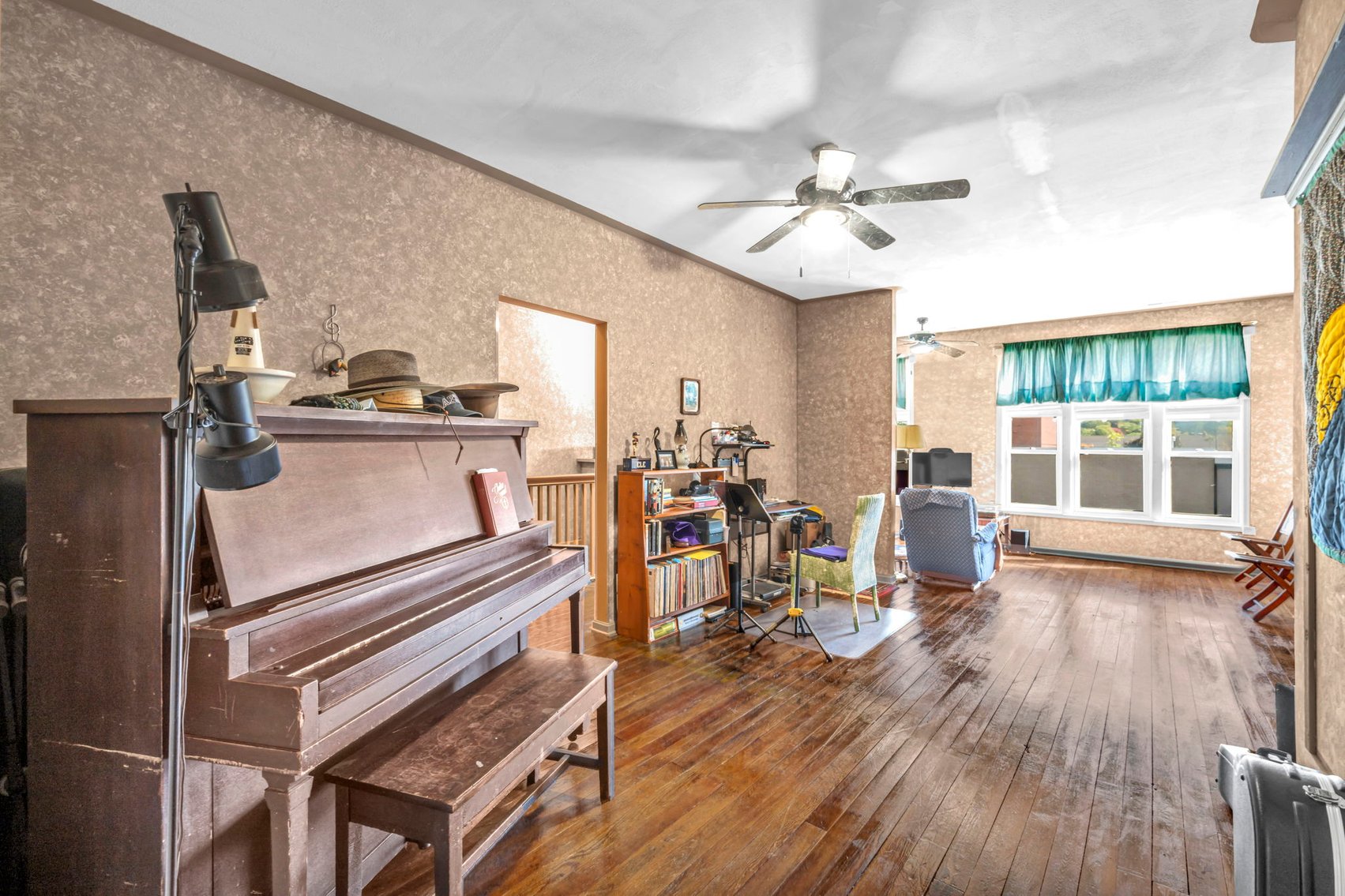 Image for 6050 SF Mixed-Use Retail / 2BR Apartment