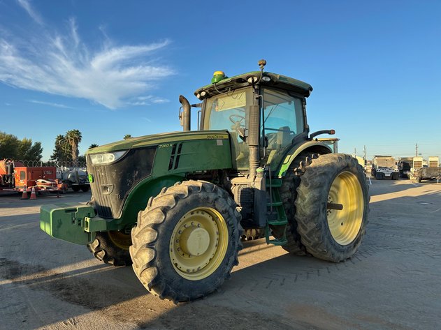 Image for 2011 John Deere 7260R