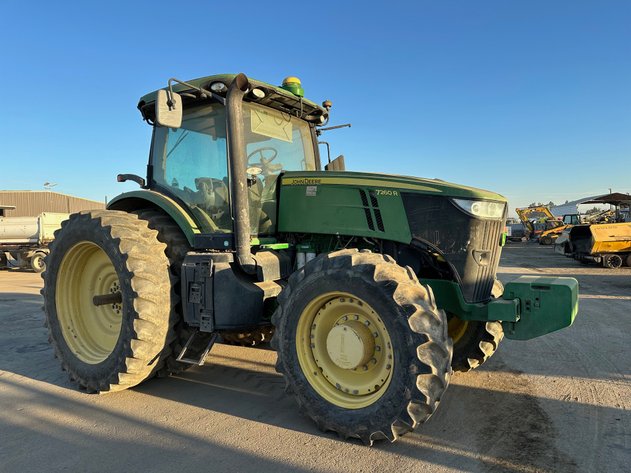 Image for 2011 John Deere 7260R