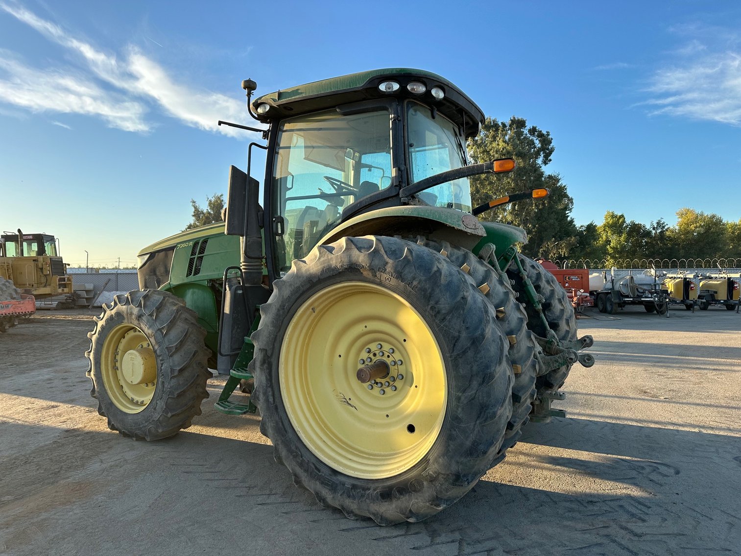 Image for 2011 John Deere 7260R