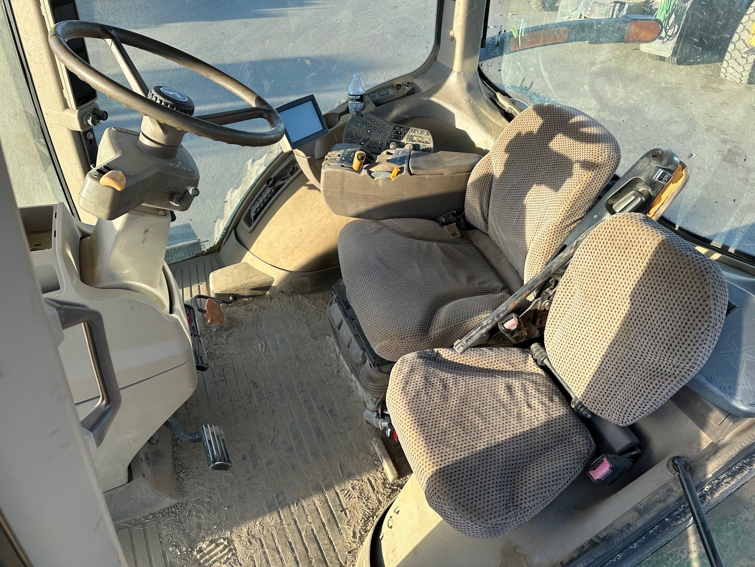 Image for 2011 John Deere 7260R