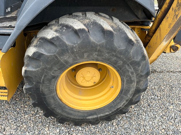 Image for 2015 John Deere 410L 4x4 Backhoe