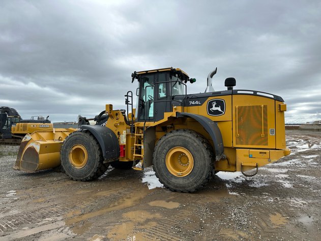 Image for 2020 John Deere 744L