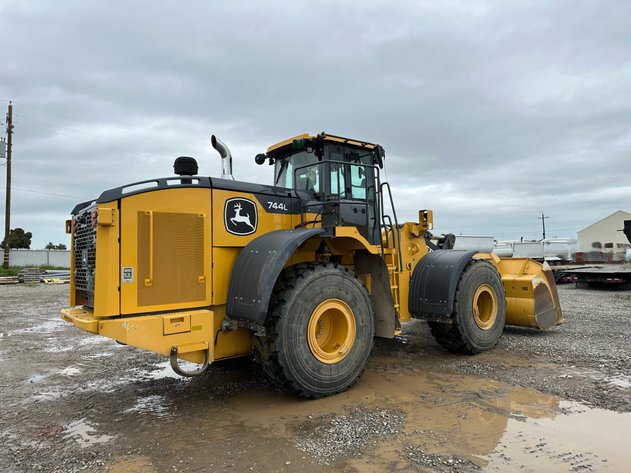 Image for 2020 John Deere 744L