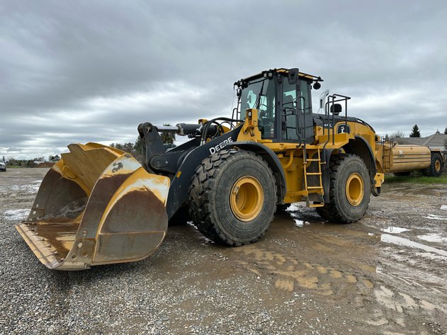 Image for 2020 John Deere 744L