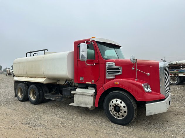 Image for 2011 Freightliner Coronado 4000 Gallon Water Truck