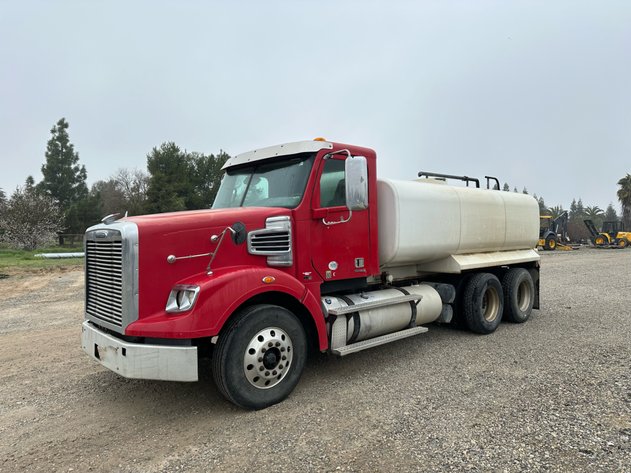 Image for 2011 Freightliner Coronado 4000 Gallon Water Truck